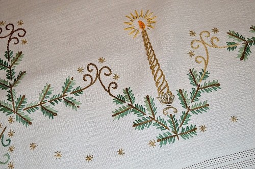 WEIHNACHTSBÄUME AUS SCHNÖRKELARBEITEN & KERZEN MIT EINEM TWIST! VINTAGE DEUTSCHE TISCHDECKE - Bild 6 von 12