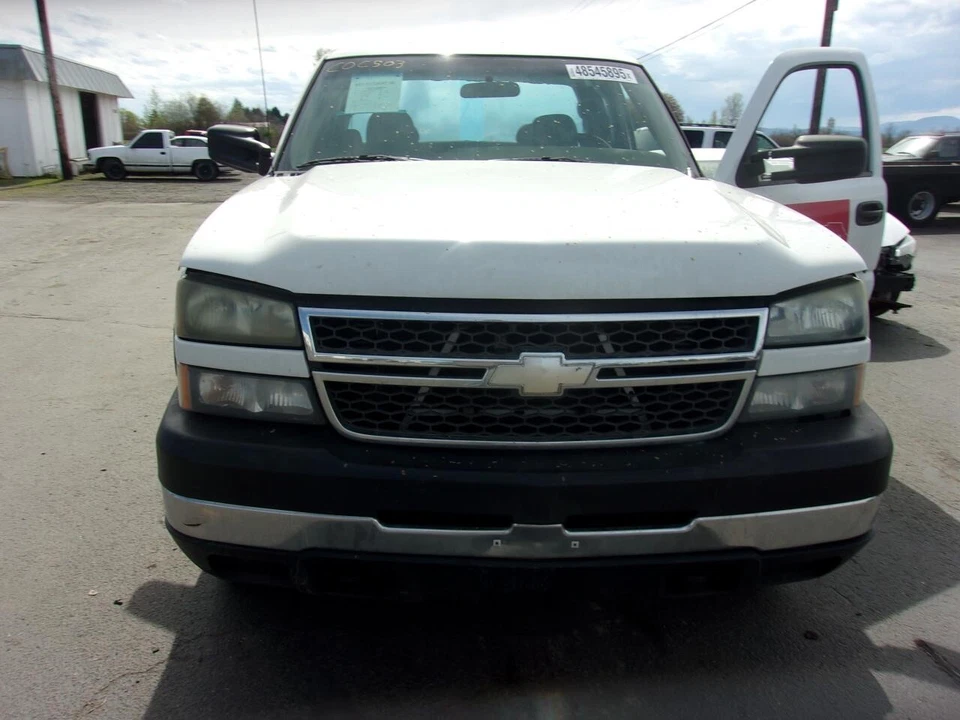 Used Washer Fluid Reservoir fits: 2005 Chevrolet Silverado 3500 pickup w/low lev — 第 2/4 张图片