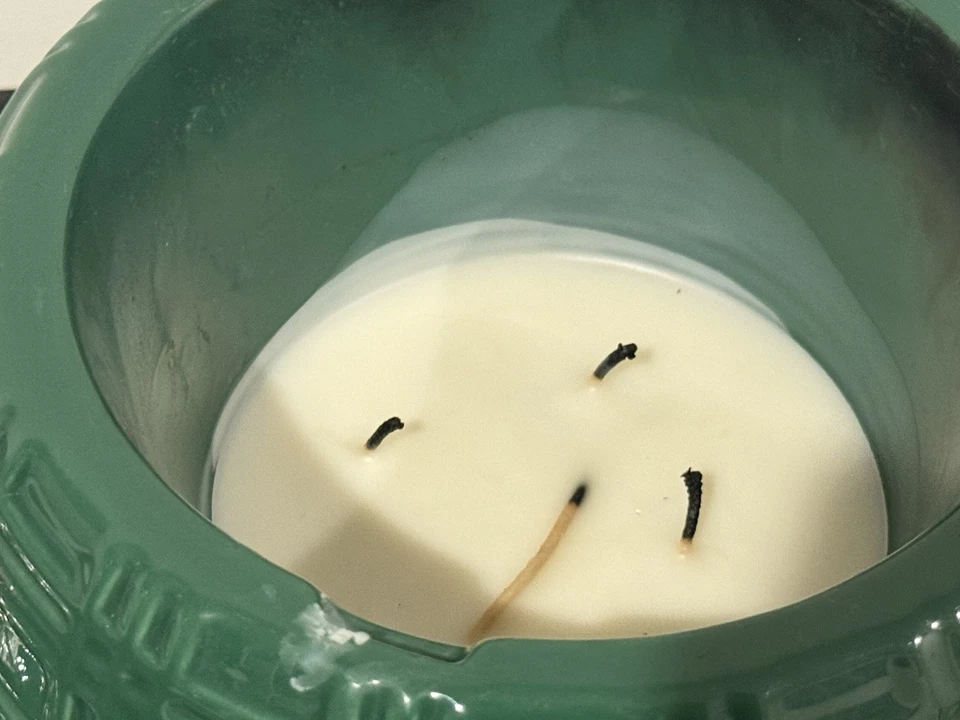 HomeWorx de Slatkin Ornamento de Cerámica Verde Bola Muérdago Pedestal de Vela Mágica Foto 4 de 4