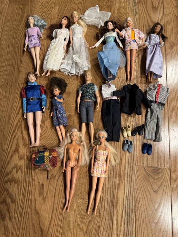 Lot Of 11 Vintage Mattel Barbie/Ken Dolls w/ Some Accessories-