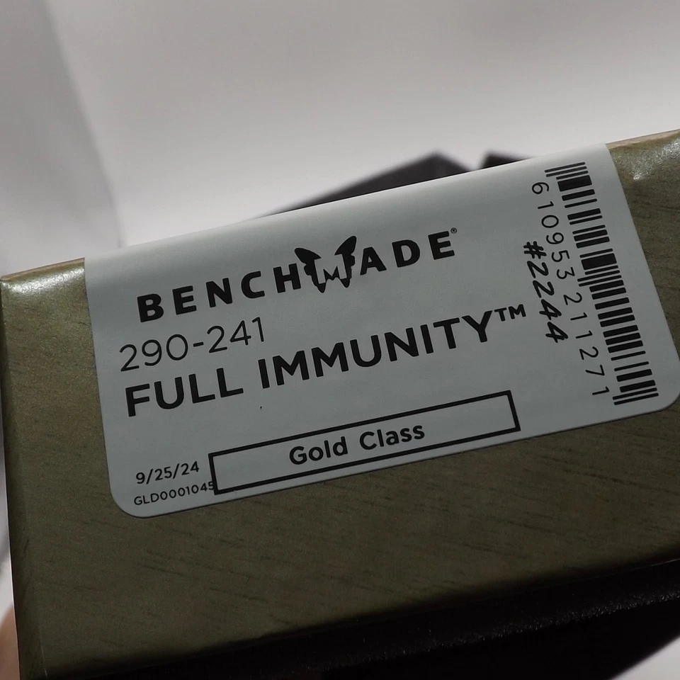 Benchmade Full Immunity Gold Class Carbon Fiber 290-241 Damascus Knife New - Image 3 of 4