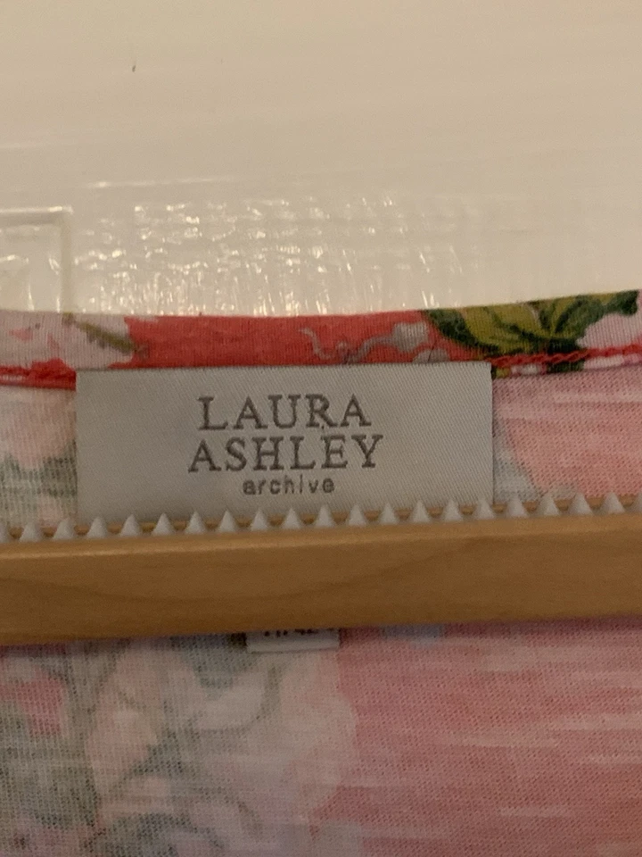 Top básico para mujer Laura Ashley UK 16 floral 100 % algodón manga corta cuello redondo Foto 2 de 4