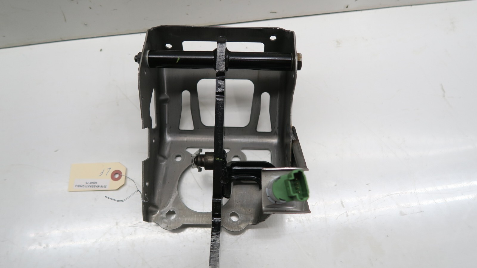 2014-2019 Maserati Ghibli OEM Left Front Brake Pedal Assembly 06700311040