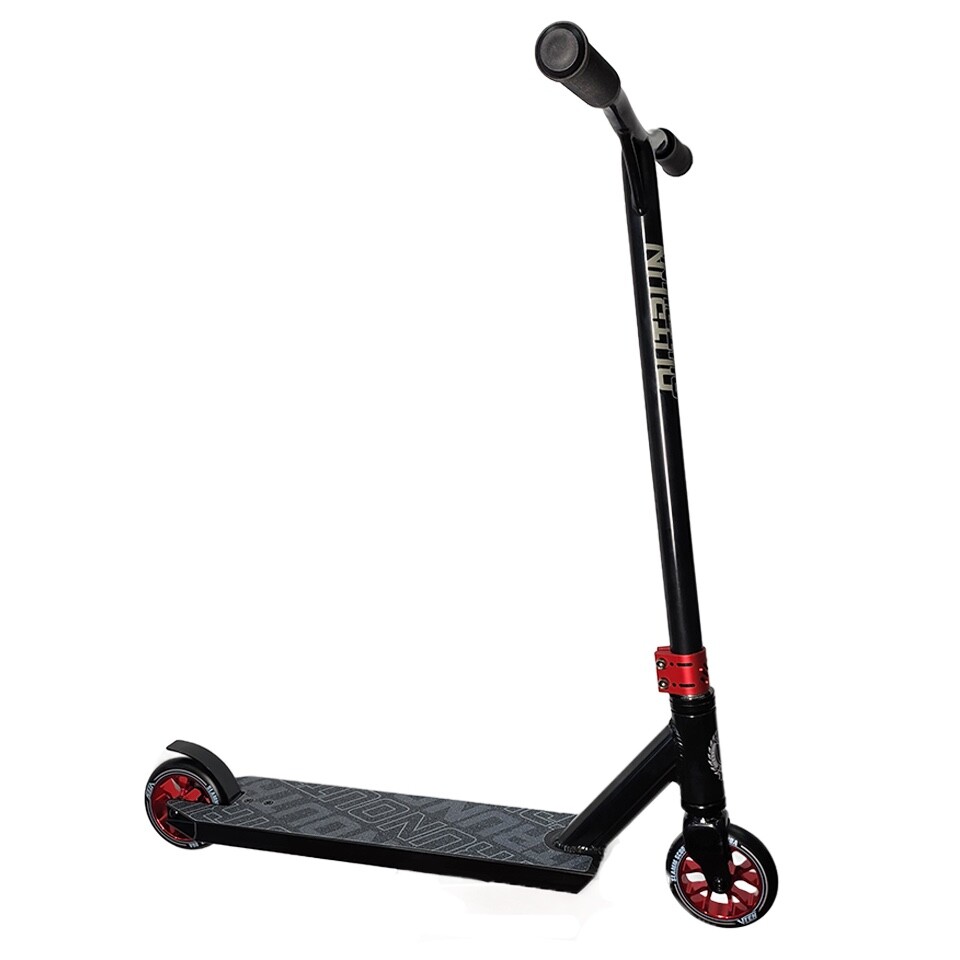 Blazer Pro Outrun 2 Stunt Scooter - Negro/Rojo - Niños Edad 7-11