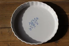 Fyrklovern Jackie Lynd - CLASSIC - 9" Quiche / Pie Dish - Blue Floral on White