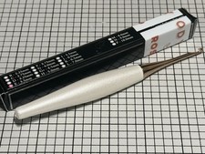 Furls Original Odyssey Crochet Hook, Rose Gold/White Sparkle, Size E, USA Made