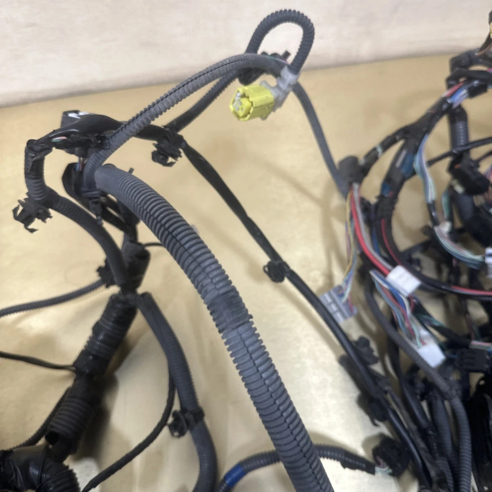 MITSUBISHI OUTLANDER 2019 SALA DE MOTORES ARNÉS DE CABLEADO OEM Foto 4 de 4