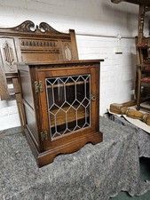 OLD CHARM FURNITURE OAK MEDIA/HI FI CABINET LEADED LIGHT DOOR MODEL No 2266