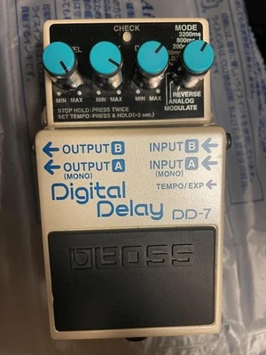Pédale d'effet guitare électrique BOSS DD-7 Digital Delay utilisée - Photo 1/2