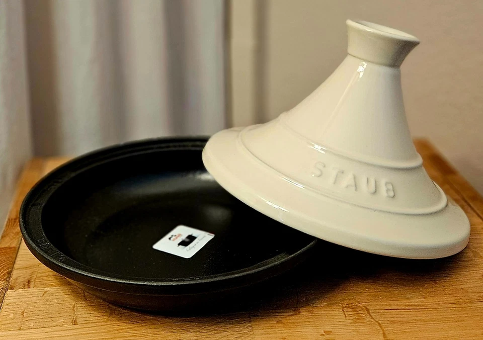 Tajine STAUB 20cm Gusseisen schwarz, Deckel creme Keramik NEU OVP induktion - Bild 2 von 3
