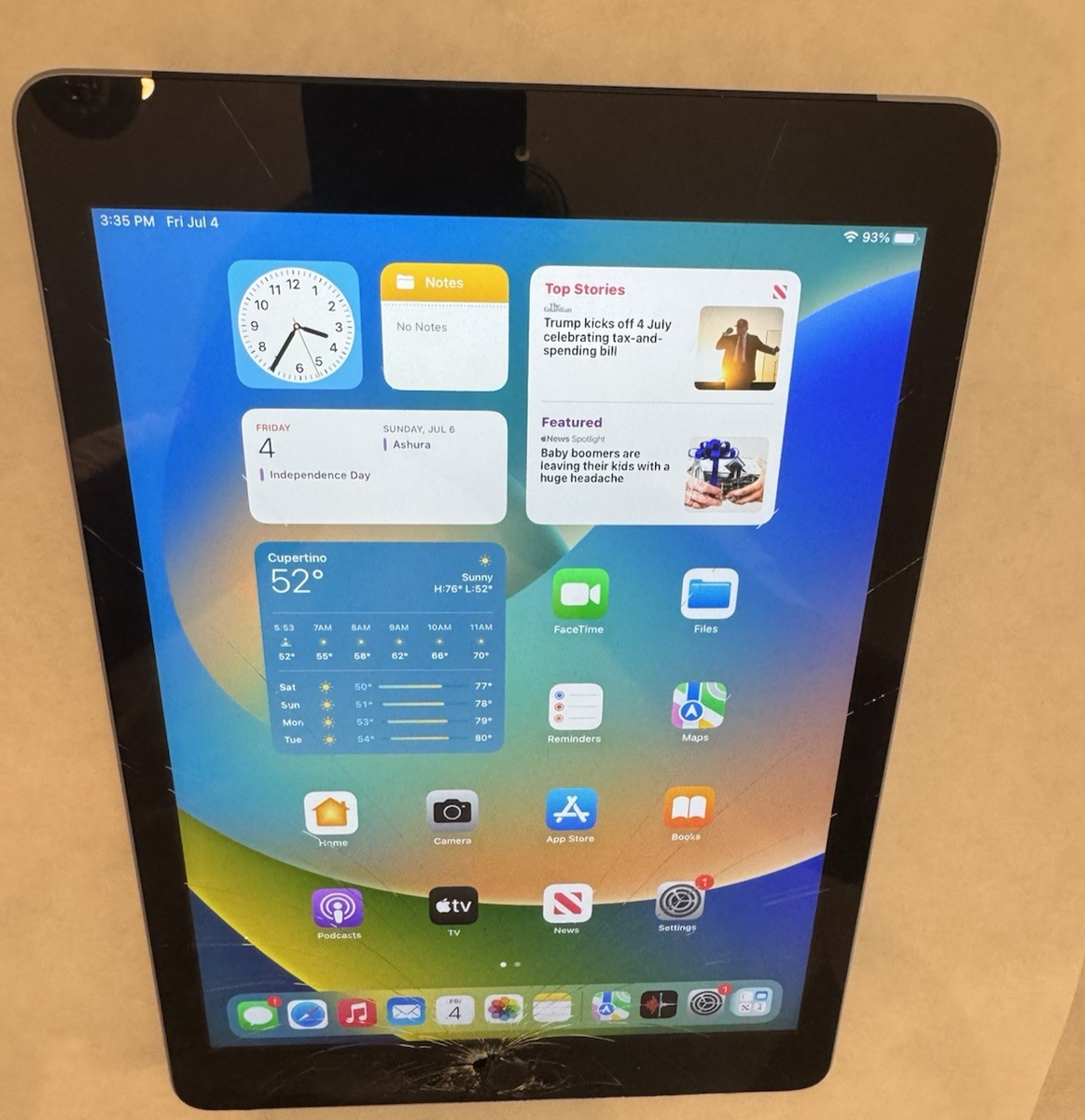 Apple iPad  A1823 シルバー 32GB Apple iPad 5th Gen A1823 (WiFi + Cellular Unlocked) 32GB