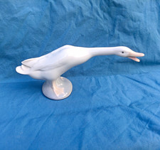 Lladro - White Ceramic Goose Bird Ornament Figurine Mounted on Stand Round