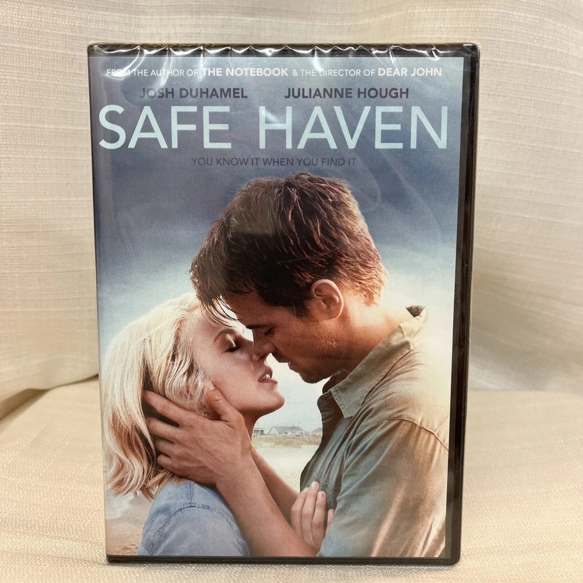 Josh Duhamel Safe Haven Kiss