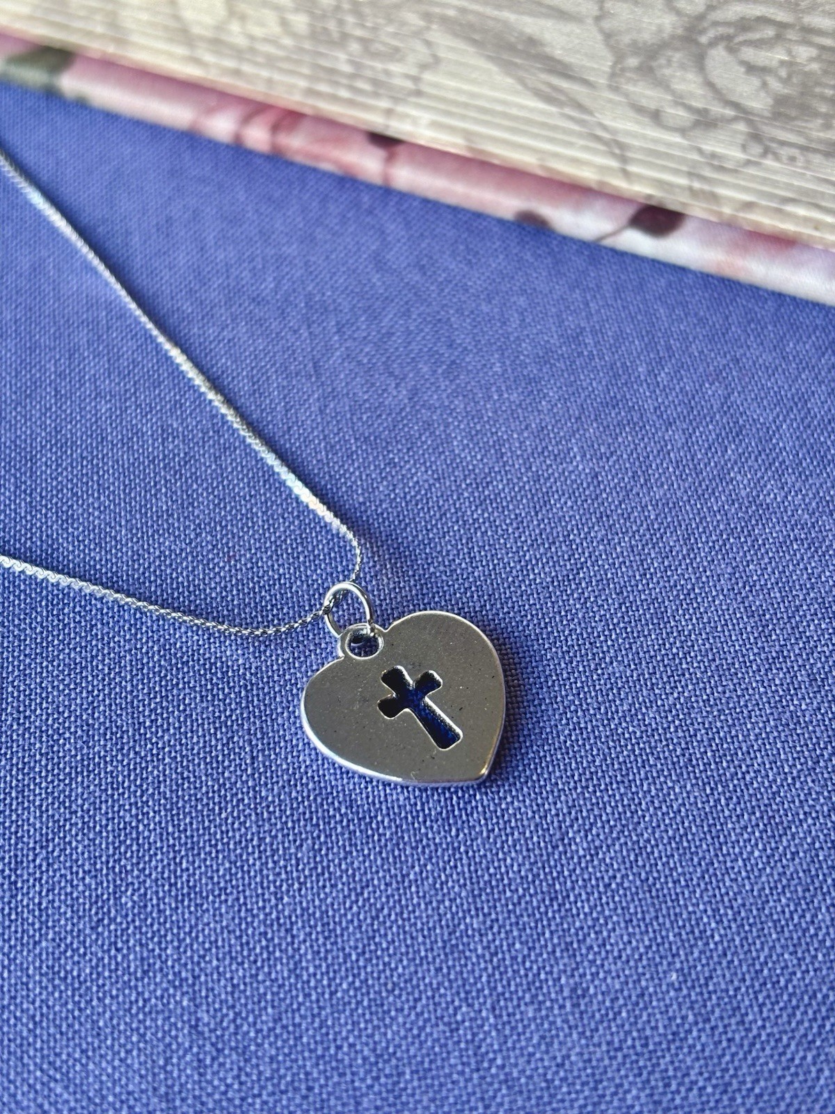 Collana Ciondolo Cuore Cristiano Ama il Signore Gesù Cristo Donna, Regalo Fede.