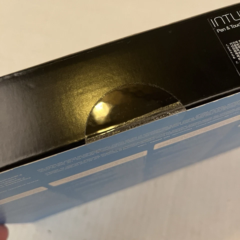 Wacom Intuos ART PEN & TOUCH TABLET Creative Art - Black New Open Box Unused - Image 4 of 4