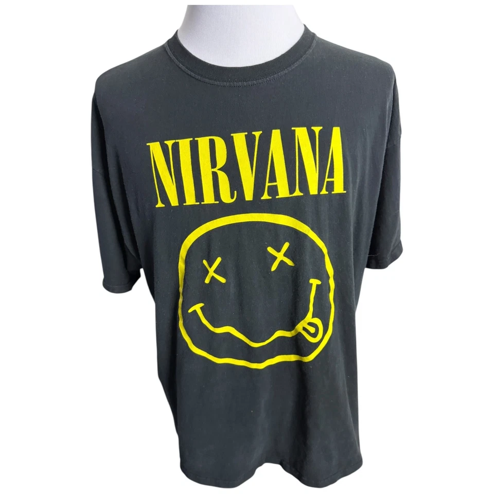 Camiseta Nirvana Talla 2XL XXL Negra Cara Smiley Logo Banda Rock Manga Corta Foto 3 de 4