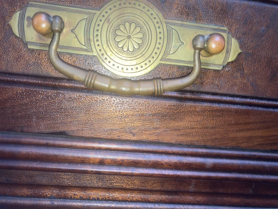 Antigua cama y tocador victoriano de nogal de la década de 1880 Foto 3 de 3