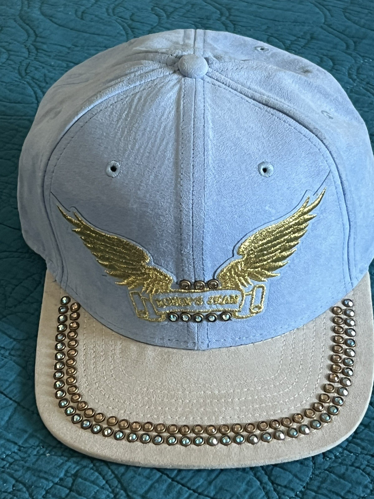 Sombrero Robin Jeans Snap-Back con logotipo de ala tachonada azul cocodrilo/estrás
