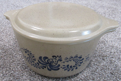 Vintage PYREX Homestead Casserole Dish with Lid 473 1 Quart Tan Blue Floral