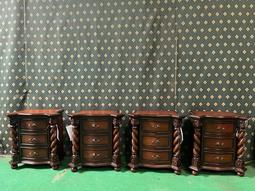 2x Mahogany Jacobean Tudor style Bedside cabinet Nightstand with twisted columns - Picture 3 of 8