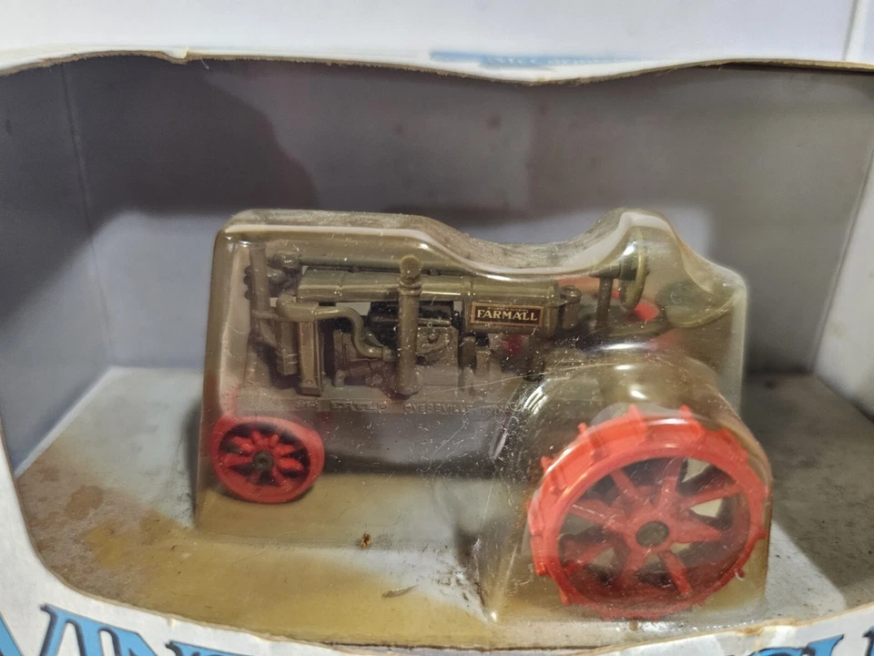 Vintage 1987 ERTL Vintage Vehicles McCormick-Deering Farmall Tractor 1/43 Scale - Image 2 of 4