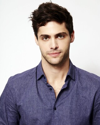 MATTHEW DADDARIO 8x10 PHOTO *