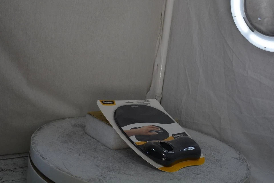 NEW SEALED BOX FELLOWES CRC91765 Black Mouse Pad w/ Wrist Rest - Image 2 of 4