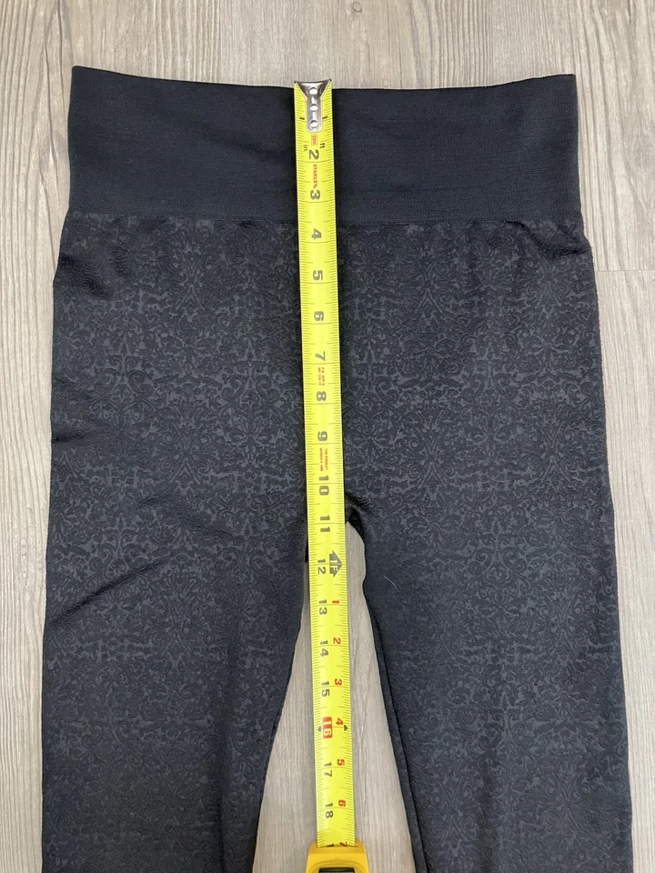 Leggings para mujer Maurices negros con patrón barroco forrados de vellón talla L/XL Foto 4 de 4