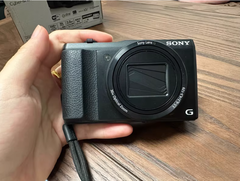 Sony Cyber-shot DSC-HX50V 20.4MP 30x Optical Zoom Digital Camera