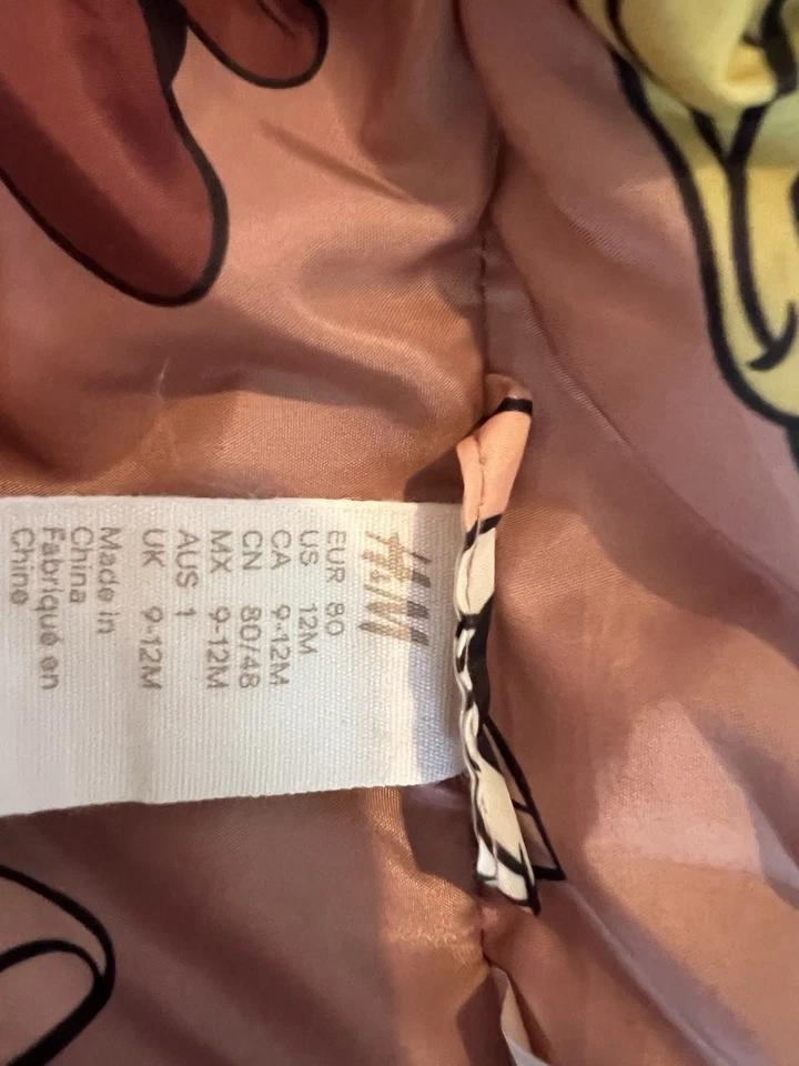 Casaco de inverno H&M infantil menina Minnie Mouse Disney capuz removível tamanho 12 meses - Imagem 3 de 4