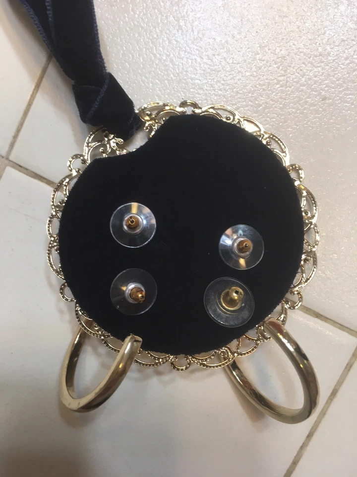 Conjunto de 2 Pares de Brincos Chicos Goldtone Ornament" - Imagem 4 de 4