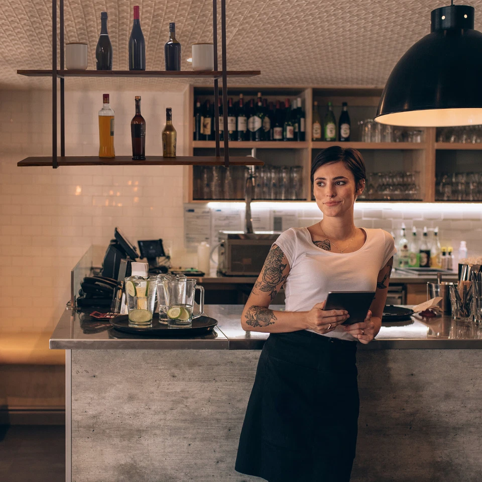Mensola BAR SHELF sospesa a Soffitto Bottiglie Fiori Giardino Verticale Cucina - Immagine 4 di 4