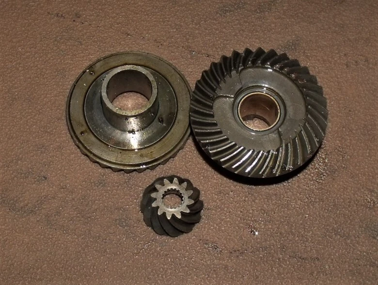 Johnson 70 HP Gear Set Forward Pinion Reverse PN 0385513 - Image 2 of 3