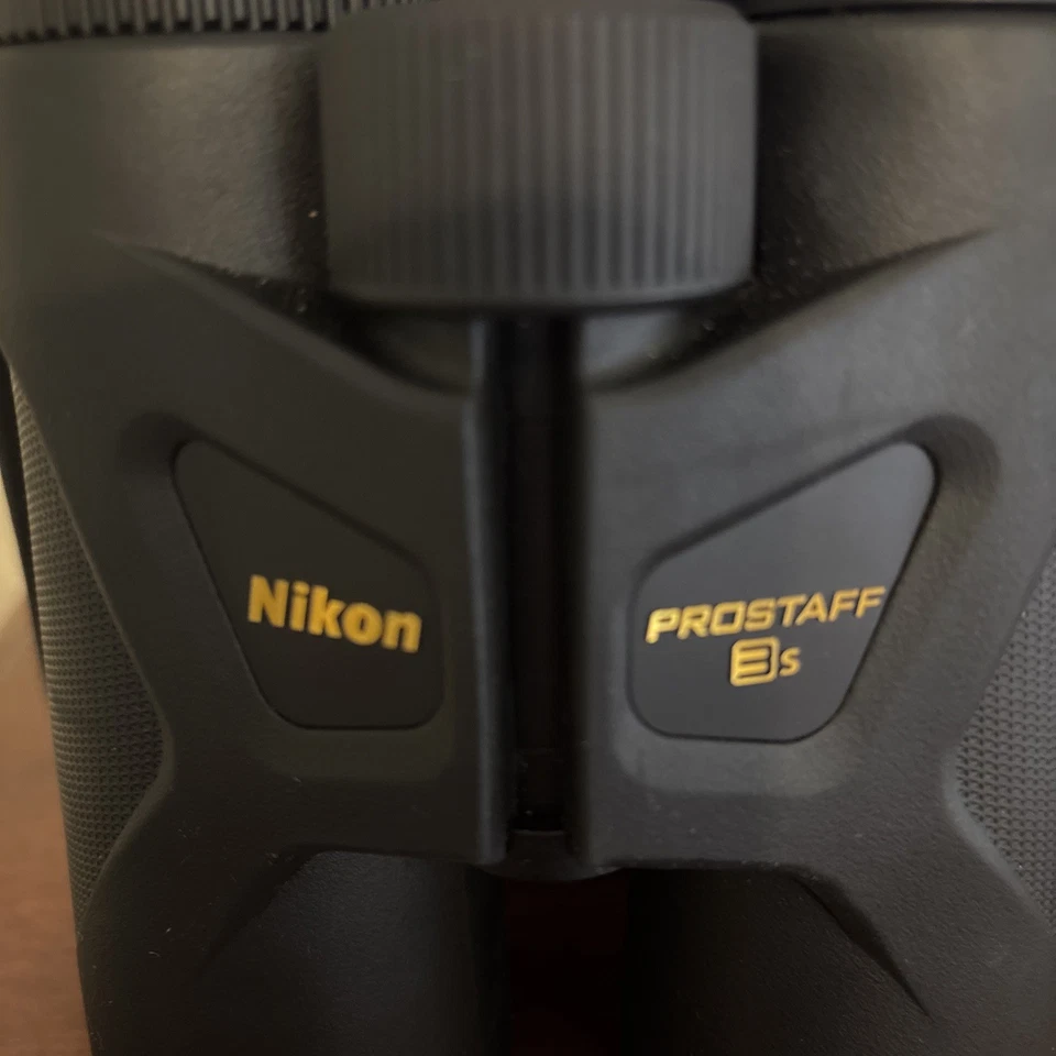 Binoculares Nikon Prostaff 3S 10x42mm con bolsa, tapas y arnés Cabelas Foto 2 de 4