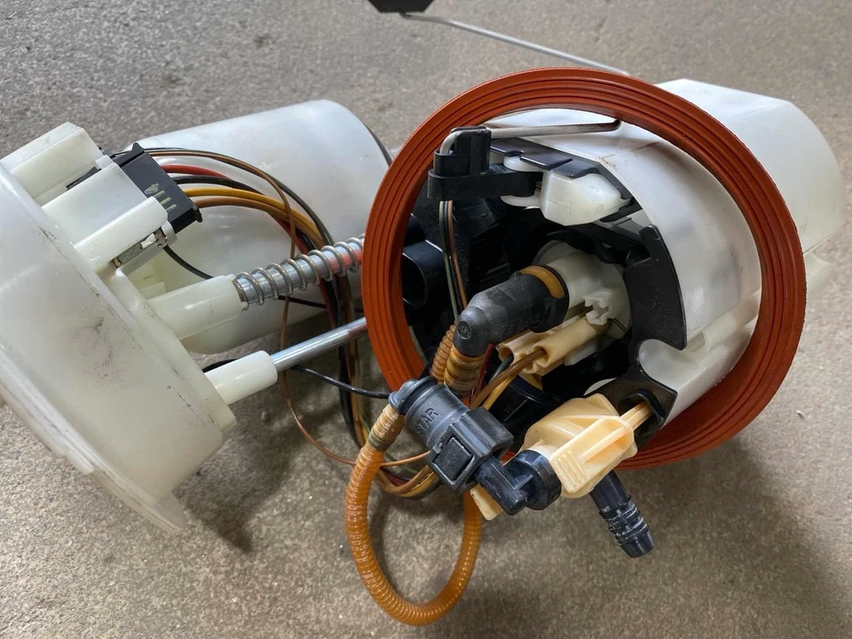 2014-2018 Audi RS7 OEM Fuel Pump Assembly 4G0919051F (TL) Foto 4 de 4