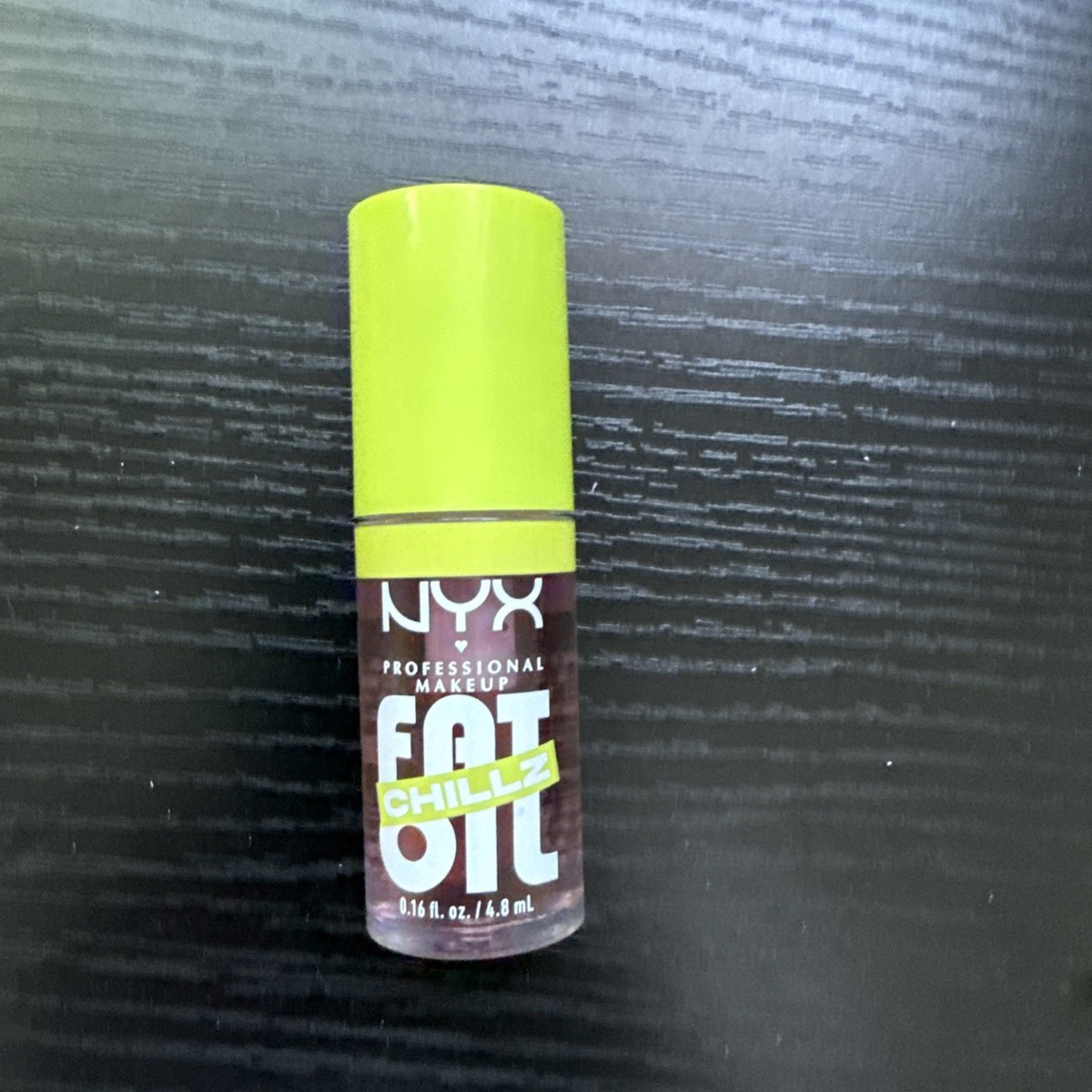 ステファニー　ラグジートップオイル NYX Fat Oil Chillz Cooling Lip Oil Strawberry Slush Full Size .16