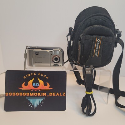 HP PhotoSmart E327 5.0MP Digital Camera And Video Camera- Silver- Tested.
