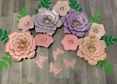 Featured image of post Handmade Wall Decoration With Paper Flowers - Make them for a special occasion or just for your own personal amusement as you delve into the flowers are a marvelous choice of wall decor and when they are made of paper they can never wilt!