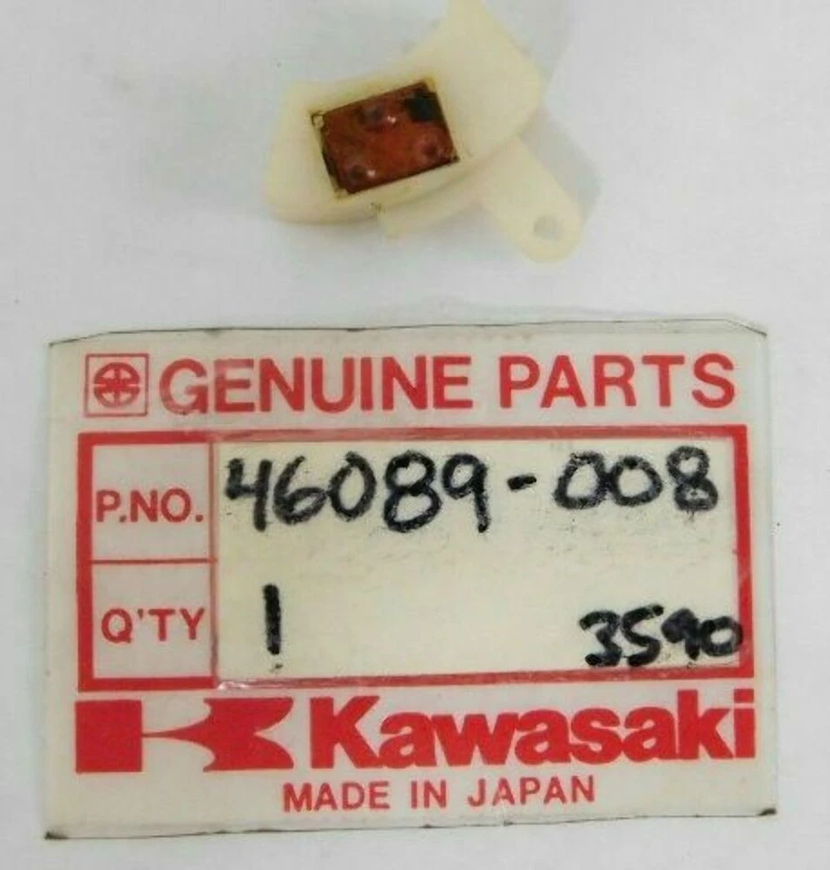 Interruptor de plástico transparente izquierdo Kawasaki NOS G4TR F6 F7 G5 OEM 46089-008 Foto 2 de 4