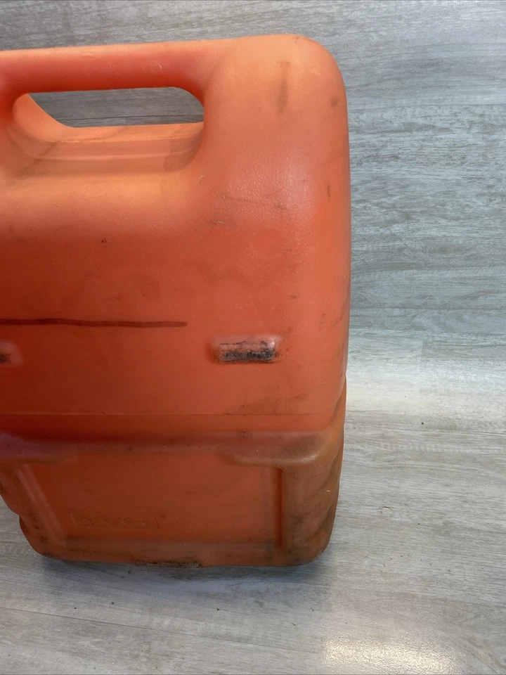 Tanque de combustible portátil Attwood, barco marino - 6 galones 8867 Foto 4 de 4