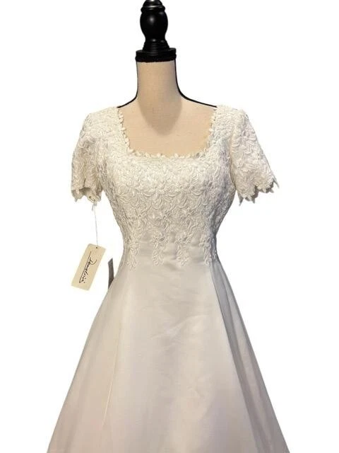 Vestido de noiva Demetrios branco fosco cetim renda bordado tamanho 10 $950 - Imagem 3 de 3