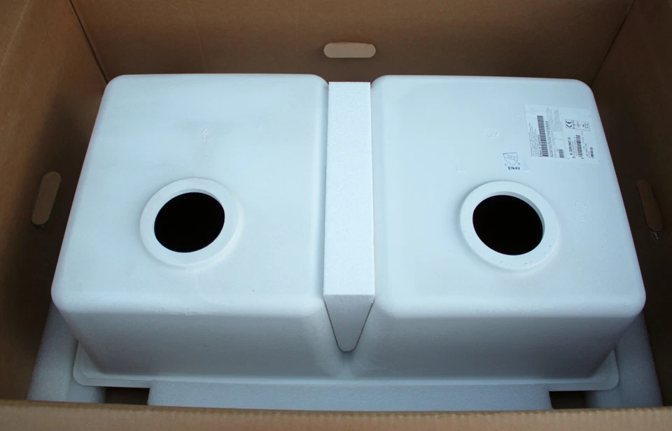 Elkay 石英经典 33 英寸底装 2盆石英复合厨房水槽白色 — 第 2/3 张图片