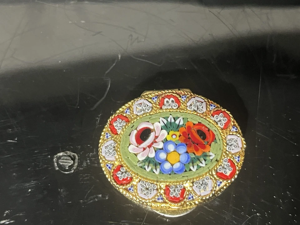 Pastillero o baratija vintage Italia micro mosaico floral B tono dorado. Gran color. Foto 3 de 4