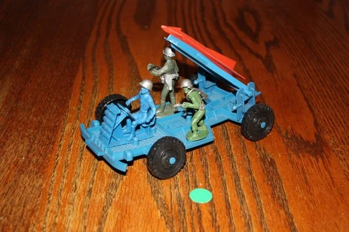 MPC Missiles to the Moon Mobile Attack Missile Vehicle & Delta Missile - Marx