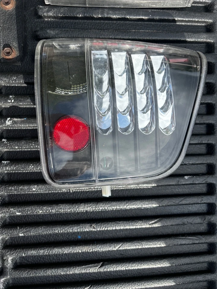 Luz trasera de repuesto 94-04 Chevy S10/GMC Sonoma. Nuevo nunca usado  Foto 2 de 4