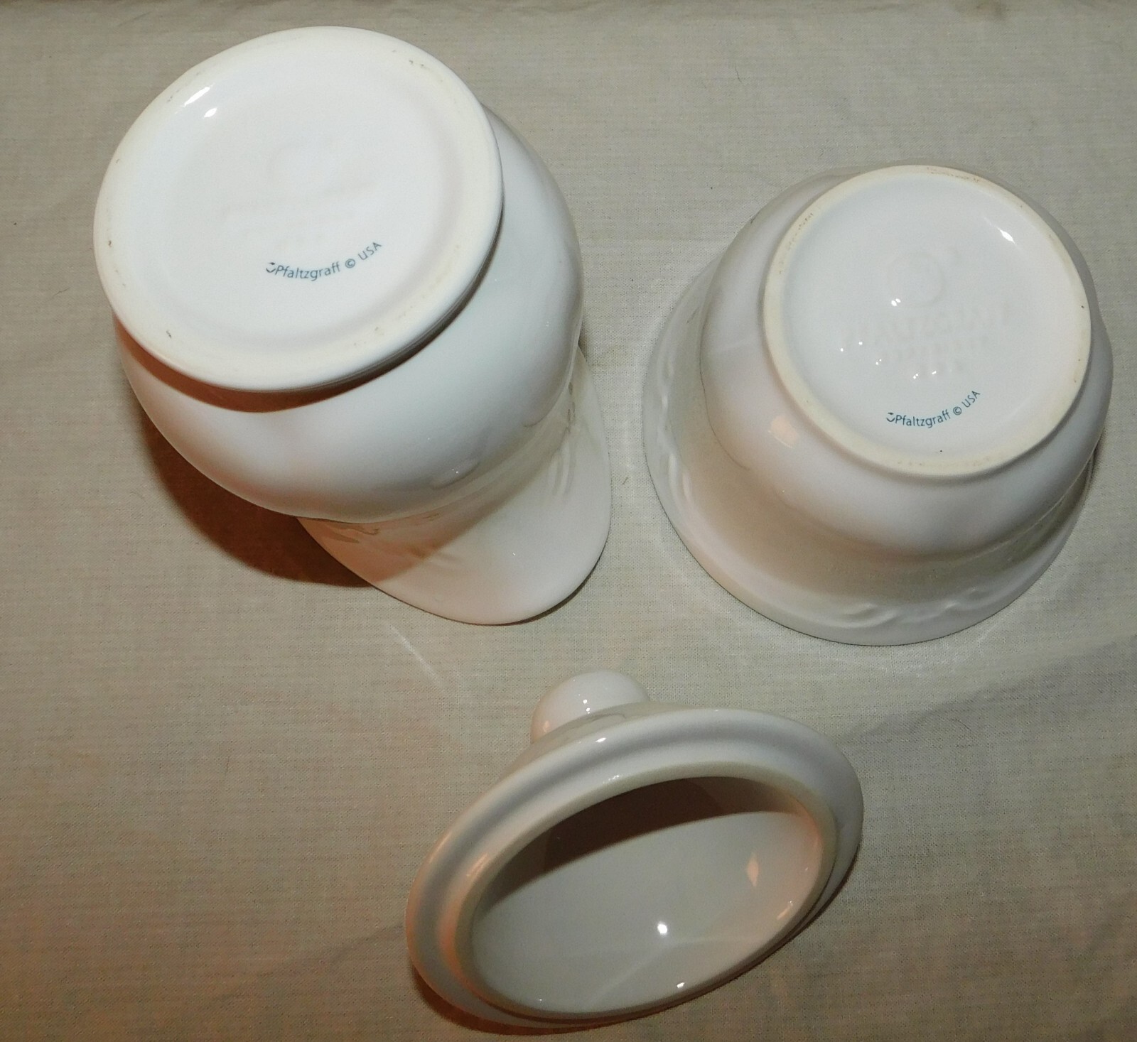 Pfaltzgraff Winterberry Holly Leaves & Berries Covered Sugar Bowl