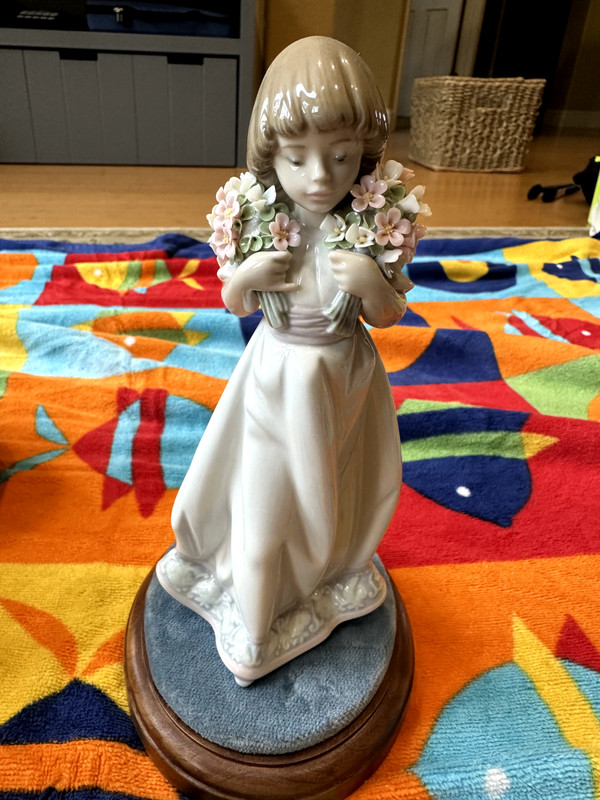 Lladro Figurine model# 7603 "Spring Bouquets" Retired 1992