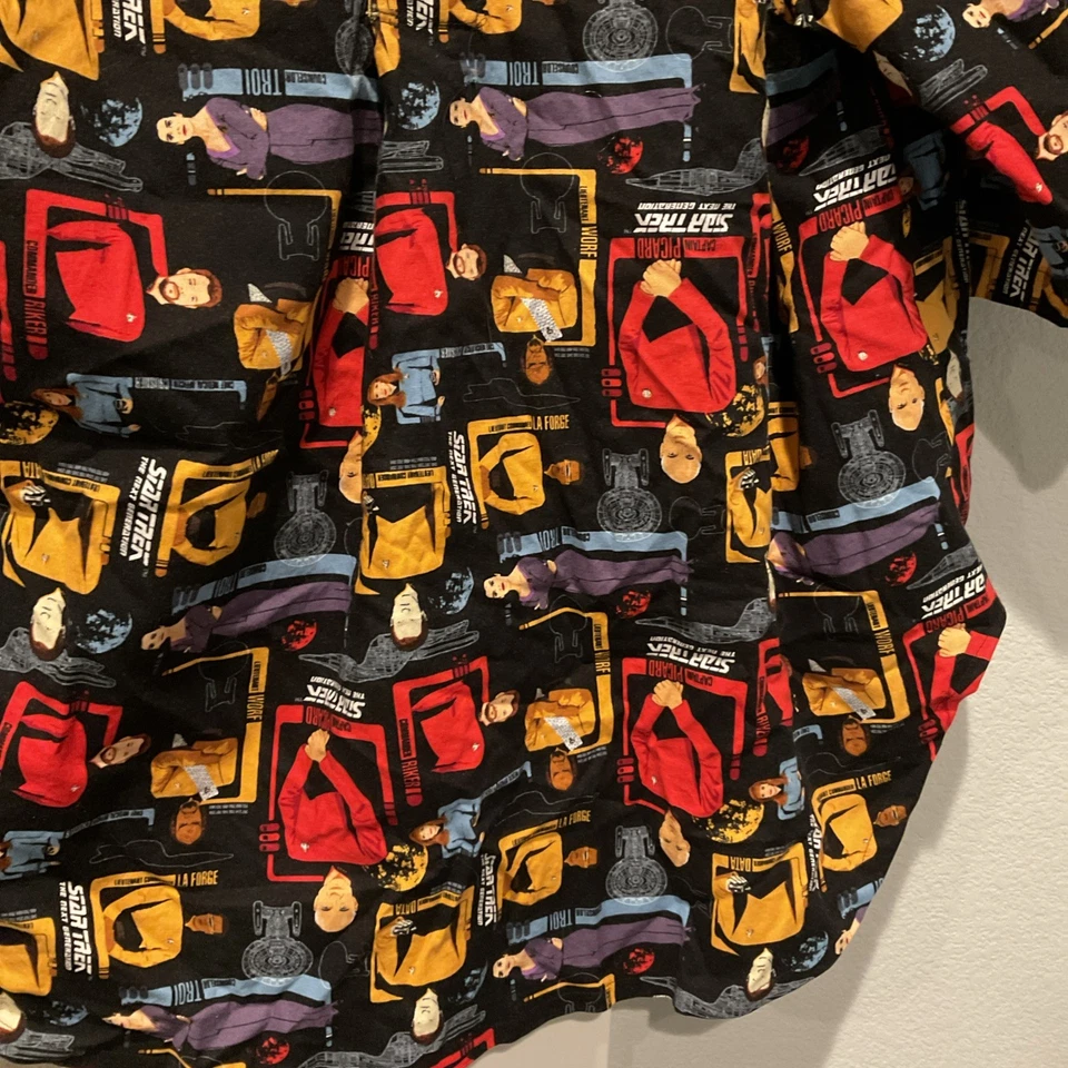 Star Trek  handmade V-Neck Scrub Top Size 3XL - Image 4 of 4