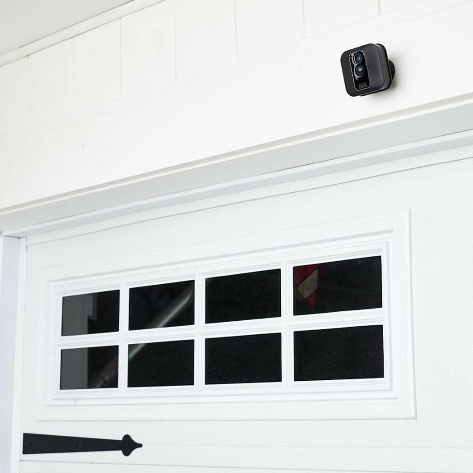 Blink XT2 Wi-Fi 1080p In/Out/door Security Camera System sync Module Blink XT2 Wi-Fi 1080p In/Out/door Security Camera System sync Module