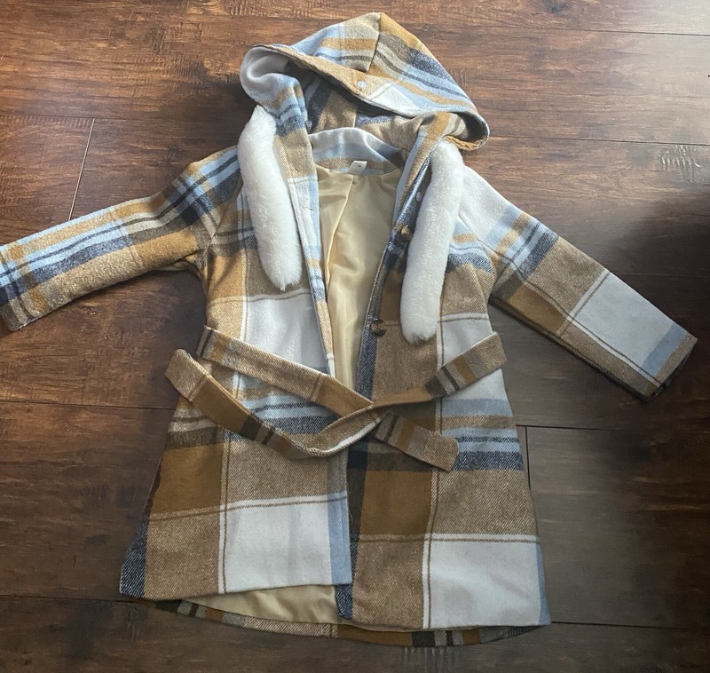 Beautiful SHEIN Girls 5yr Plain Belted Button Up Coat/Jacket w/ Fur Scarf EUC.